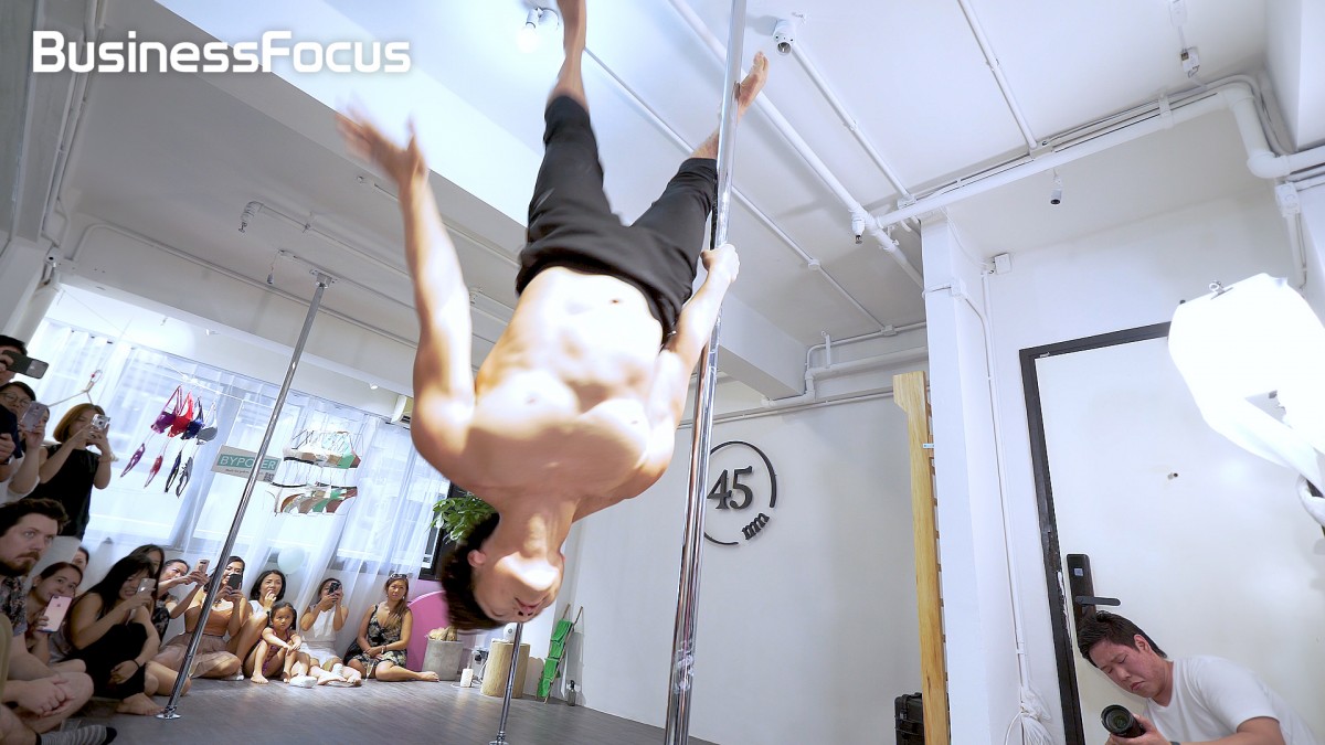 PoleDance.00_03_49_24.Still021拷貝