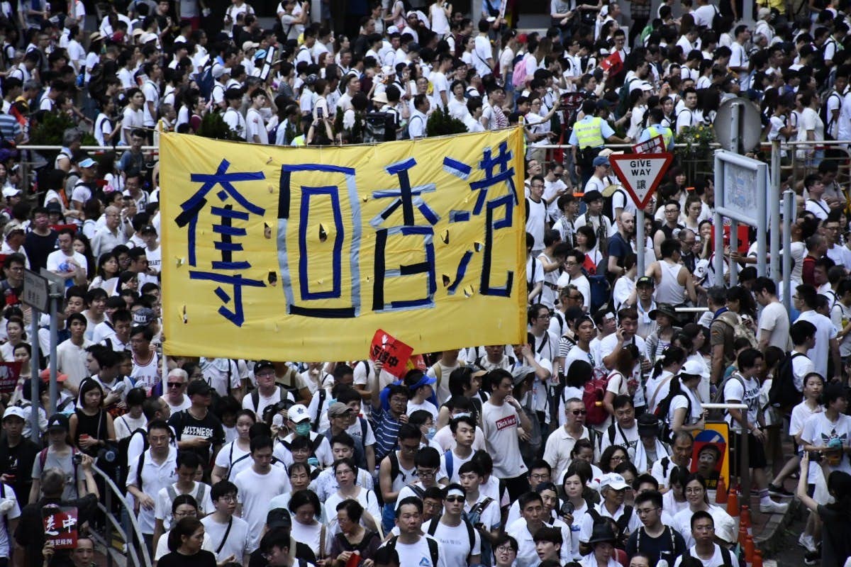 《香港人權與民主法案》自今年6月由共和黨聯邦眾議員和共和黨聯邦參議員在參眾兩院提出,於上個月在兩院外委會獲得無異議通過。