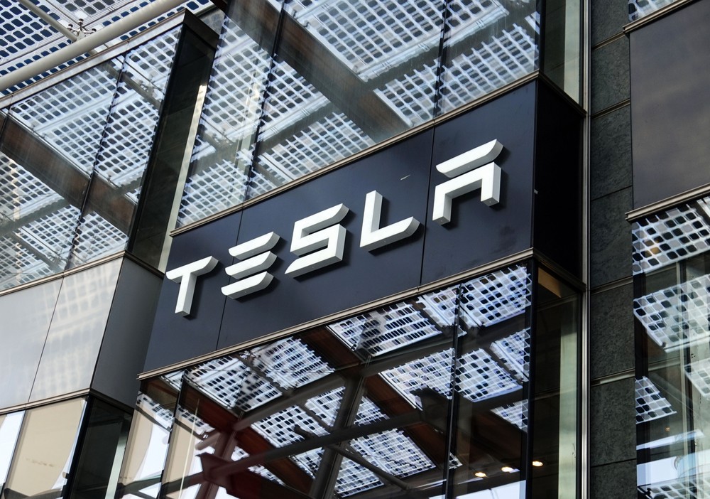 特斯拉於2019年第三季度再次刷新紀錄,電動車交付量已超過97000輛,此趨勢或顯示該公司有機會在這一兩年轉虧為盈。