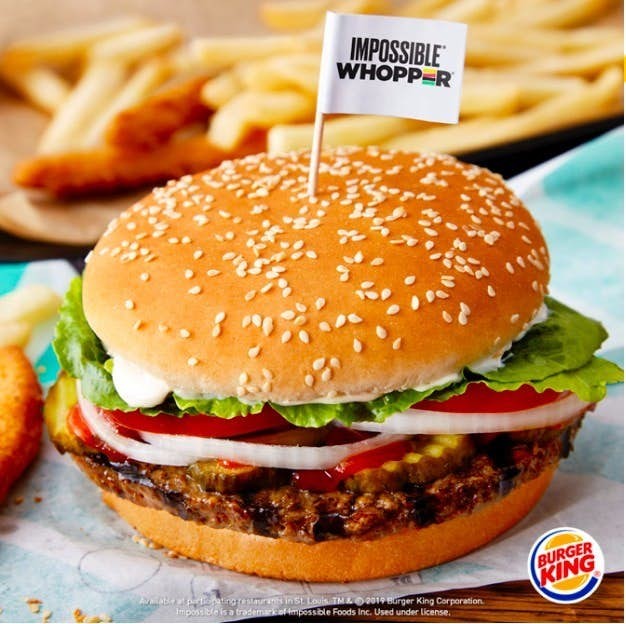 Burger King也趁著熱潮與著名人造肉製造商「Impossible Foods」合作推出素肉華堡「Impossible Whopper」。