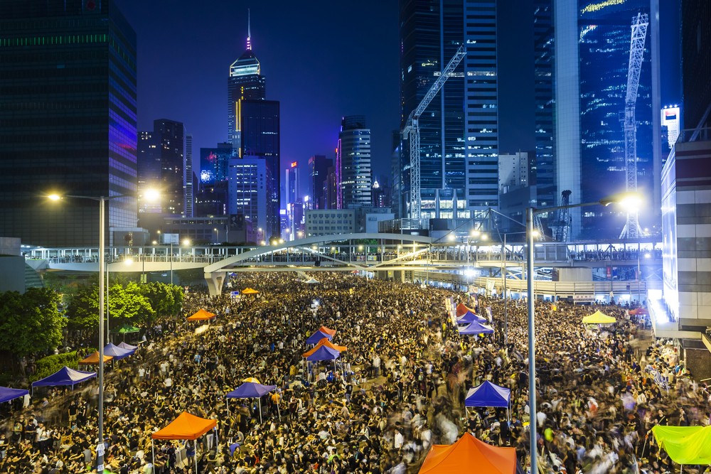 亦有中國網友對此感到不滿,認為中方須在經濟面向懲罰香港,有人稱「我希望政府能有強硬的政策出來制裁香港,削弱香港作為跳板的位置,讓香港的經濟不堪一擊,讓這群廢青繼續開香檳慶祝吧!」