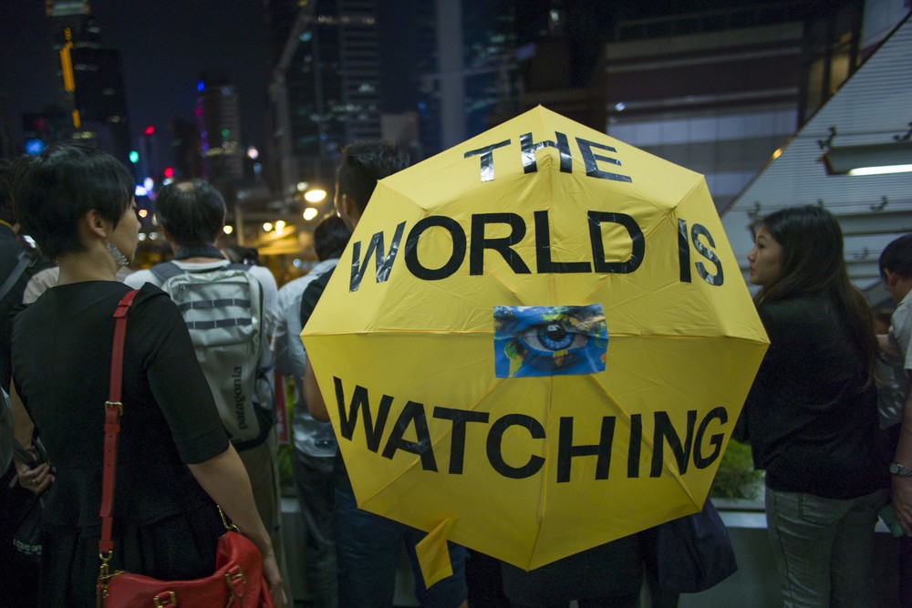 香港泛民主派在周日(24日)的區議會中大獲全勝,非建制派此屆獲得超過300個議席,有媒體更將其解讀,該結果等同於多數香港民眾向中共中央投下不信任票。