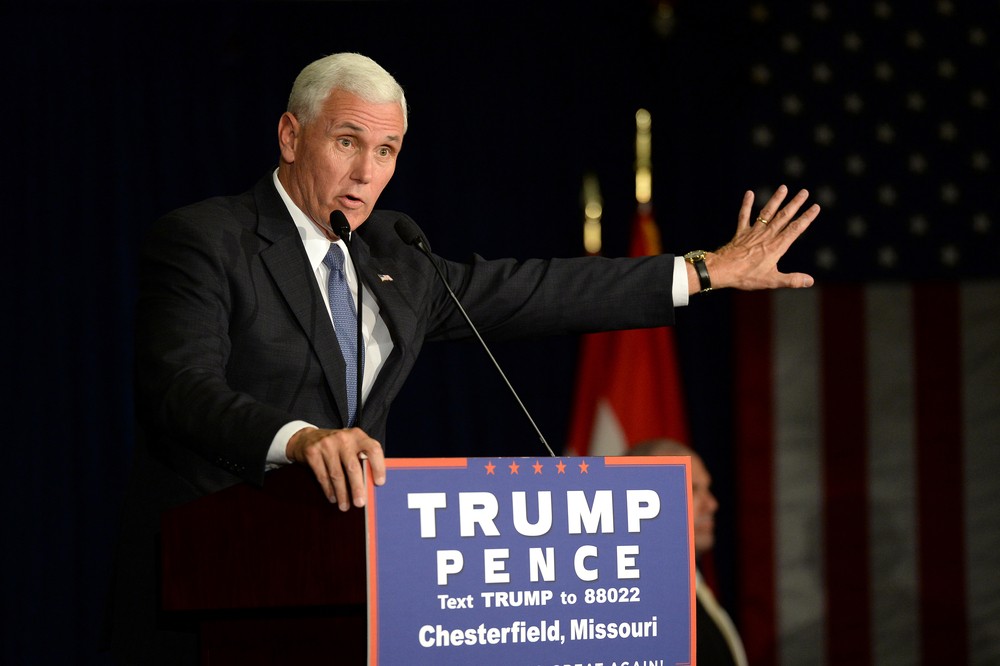 據外媒報道,美國副總統彭斯(Mike Pence)受訪時表明,若香港社會示威持續被暴力對待,且未得到妥善及人道的方式解決,美國會難以跟中國達成貿易協議,他同時強調華府會對北京保持「強硬立場」。
