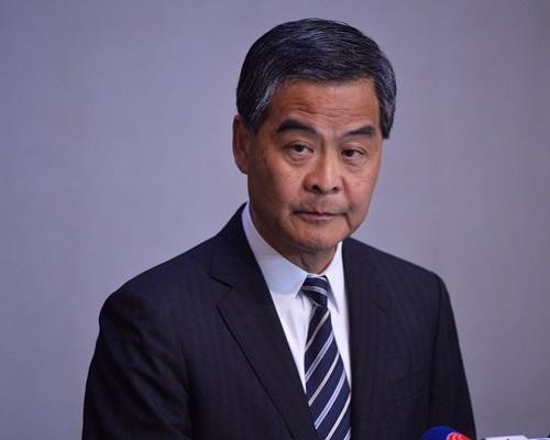 梁振英