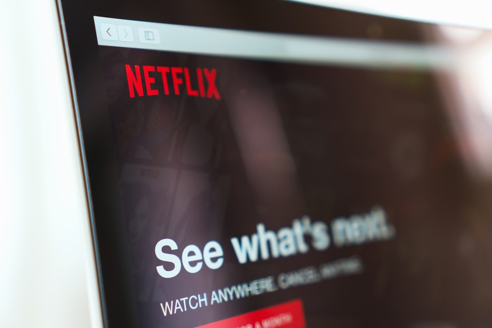 串流媒體Netflix(美股代號:NFLX)或成功搭上新冠肺炎防疫的「順風車」,受益於民眾出外活動量下降,今年首季國際的新增訂閱人數有望較去年同期增長32.5%,高於預期。
