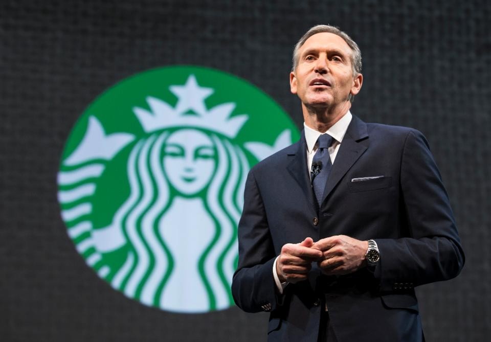 星巴克創辦人霍華德·舒爾茨(Howard Schultz)年少時期,曾窮到需靠偷竊,才能喝上一杯好咖啡。