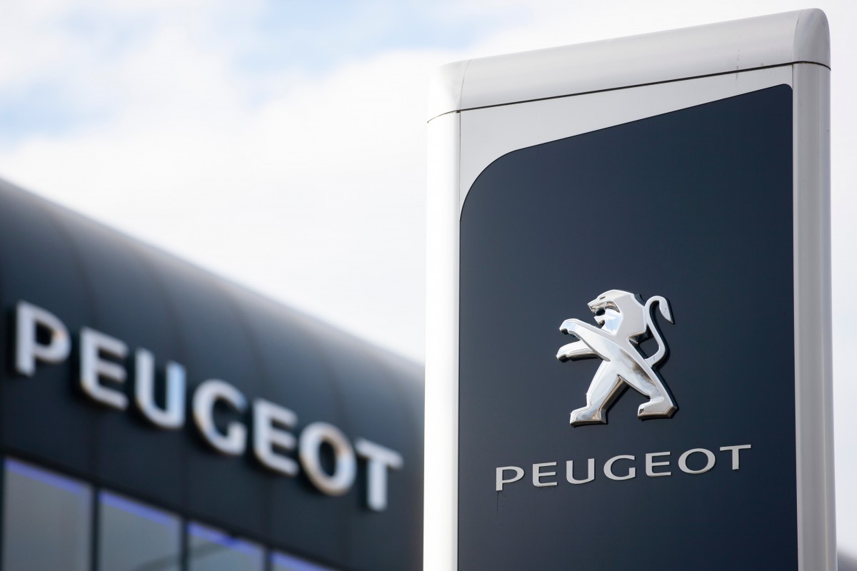 法國私營汽車製造公司標緻雪鐵龍(Peugeot SA)表示,將與能源巨頭道達爾集團(Total S.A)合作投資20億歐元,把電池生產從中國遷移到法國的巨型工廠。