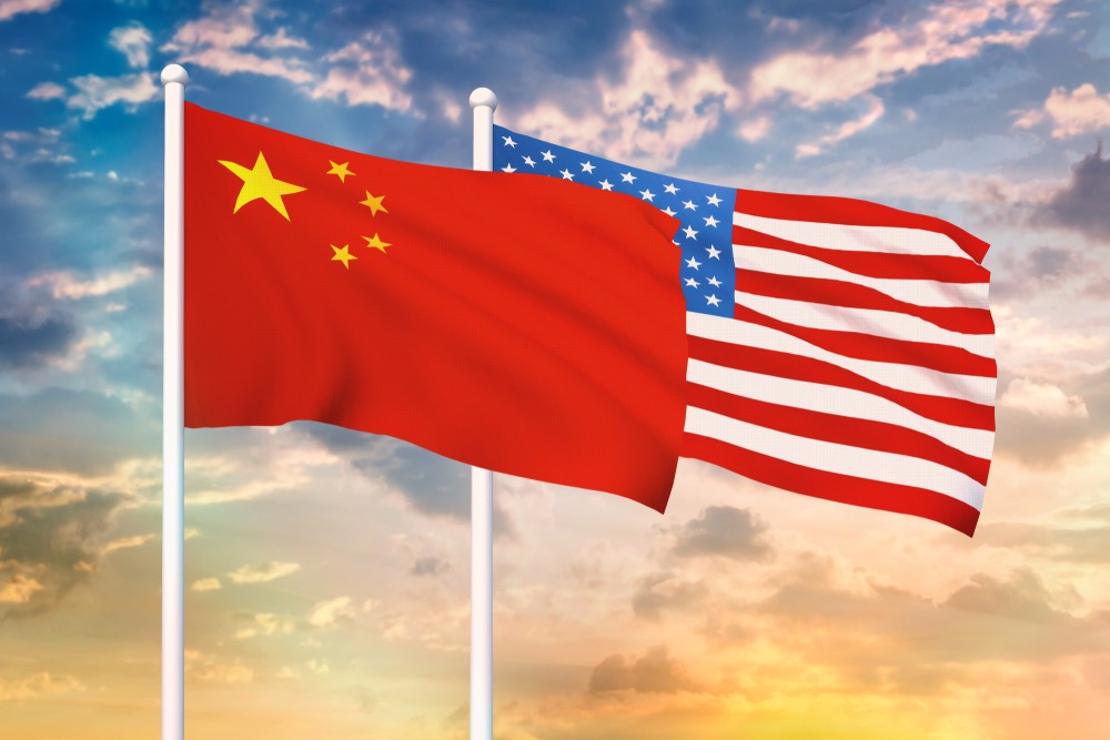 在這之前,《路透社》引述文件報道,美國3名共和黨籍聯邦眾議員,其中包括Mike Gallagher、Jim Banks和Doug LaMalfa計劃近期提出法案,禁止美國人投資與中國軍方有關係的企業。