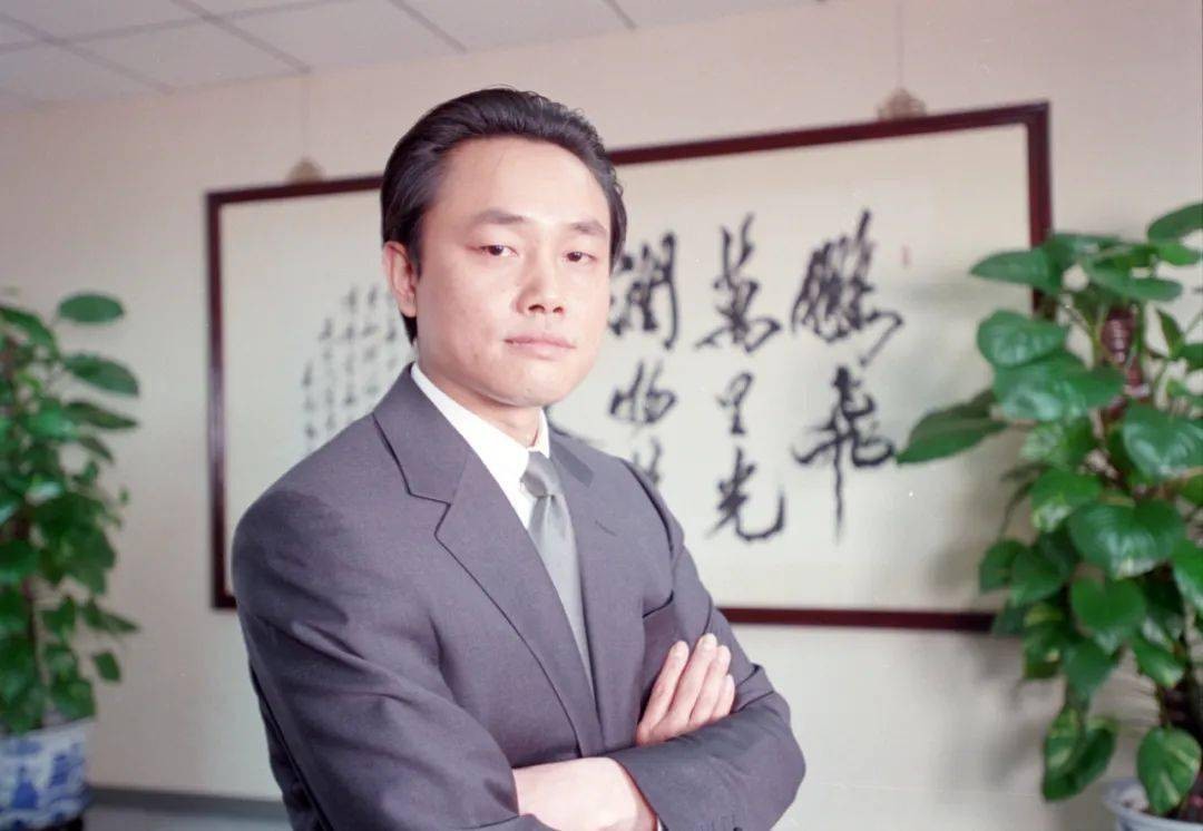 闊別市場多年,現在零售市場變天,成了阿里巴巴(9988)和京東(9618)等電商巨頭的主場,昔日的「商業奇才」歸來,還能再創奇蹟嗎?