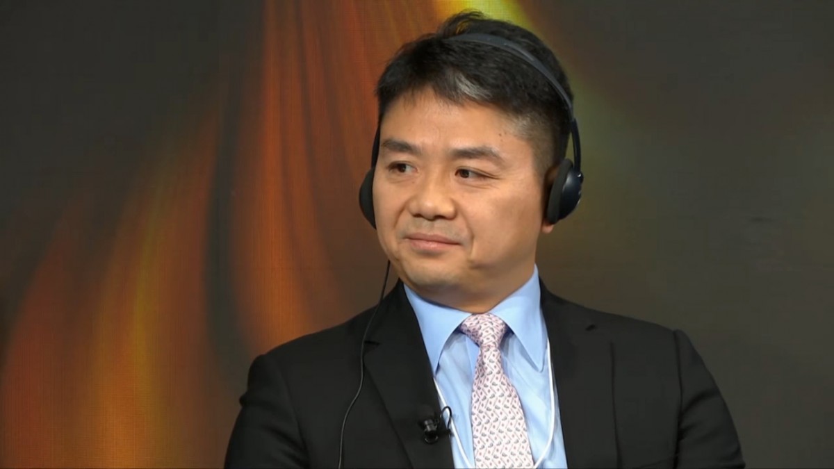 據悉當時劉強東當著多名高官前表態:「誰不服徐雷,就是不服我」。