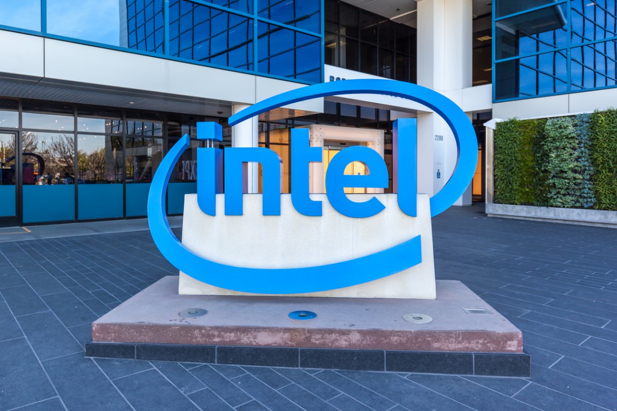 對於Intel,失去蘋果這大客戶將會對公司的收入有所影響,因為蘋果就佔了Intel年收入的5%。
