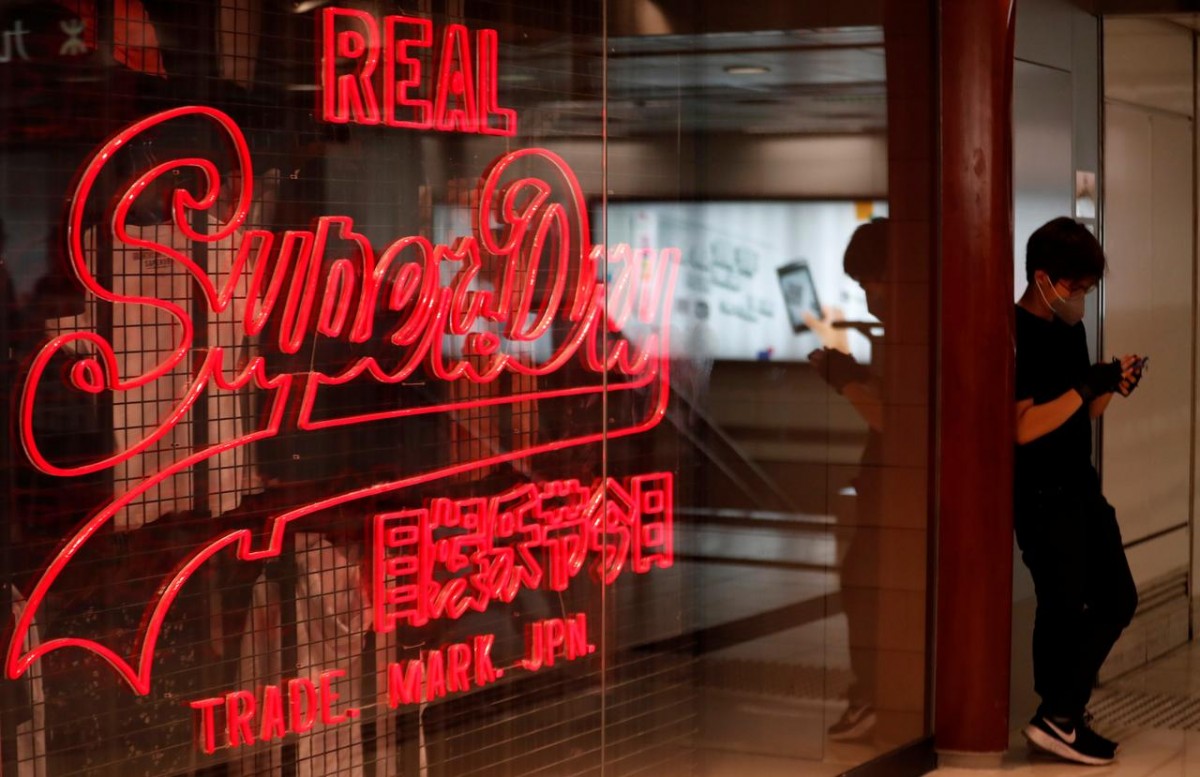 Superdry無法順利打開中國市場主要原因包括,品牌在中國市場佈局速度緩慢且營銷宣傳力不足。