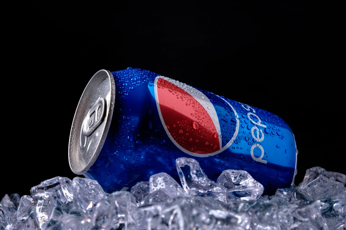 《路透》報道,疫情之下,靠飲料起家的百事公司(PepsiCo,NASDAQ: PEP)第二季雖面臨飲料銷售下跌情況,但零食產品卻因居家隔離需求大漲,令該公司第二季營收和淨利潤雙雙優於預期。