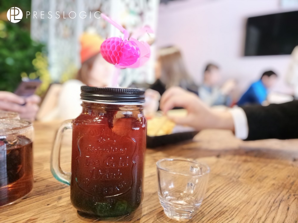 PressLogic 以美圖V6拍攝