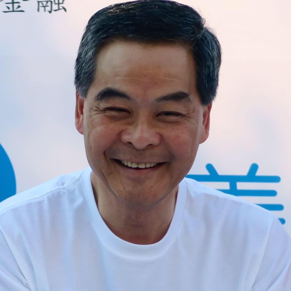 梁振英Facebook