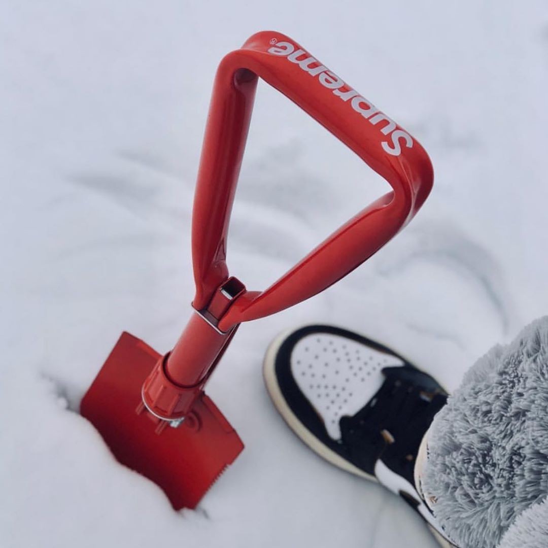 【時尚品味】香港示威遊行的「武器補給中心」！「外國勢力」Supreme提供「暴徒武器」！