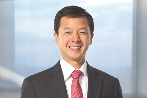 中亞銀行副行長Armand Wahyudi Hartono 當初剛就職時,觀察發現員工們總愛在下班後把喝剩的半杯水倒掉。