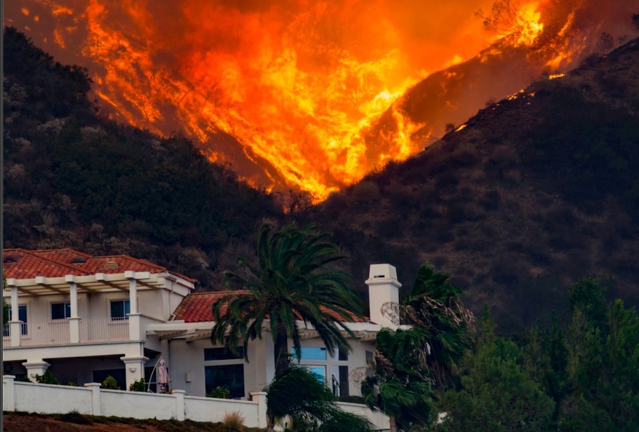 根據《紐約時報》的報導,美國一家名為「Mt. Adams Wildfire」私人承包商專門為北加州和華盛頓等地居民提供短期消防服務。