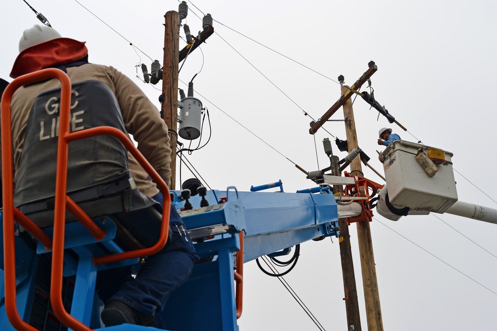 overhead lineman 電纜工人