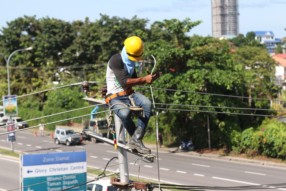 overhead lineman 架空電纜工人