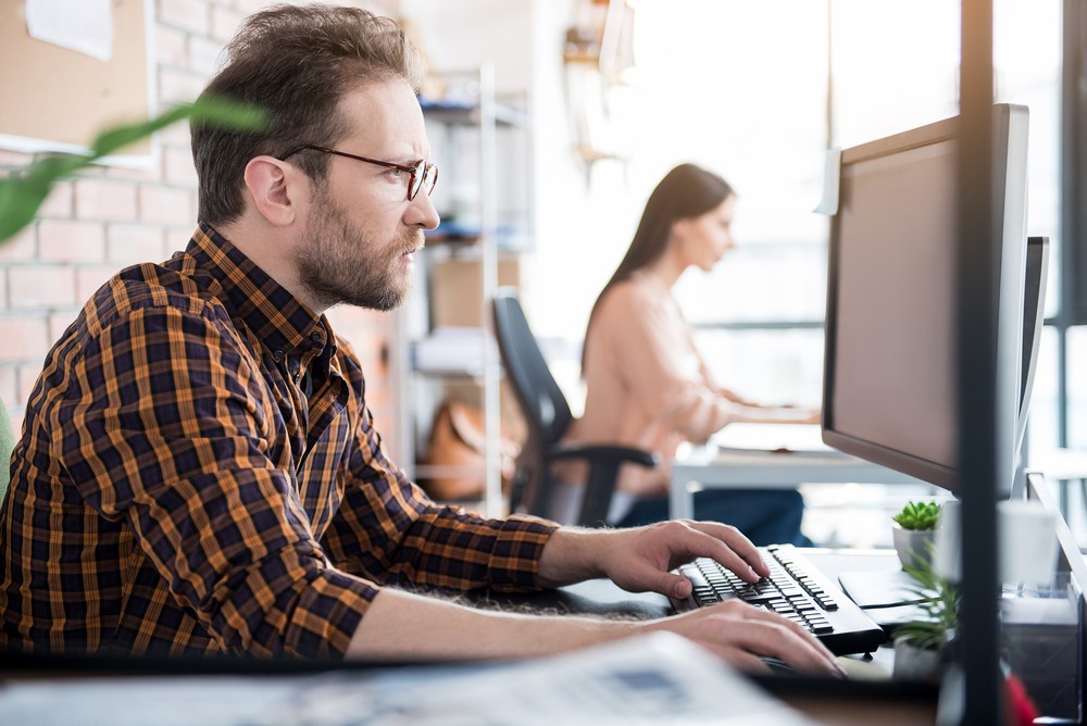 「腕隧道」為手腕筋膜和骨頭中間的位置,正中神經就位於腕筋膜當中,以掌控手指的動作為主。