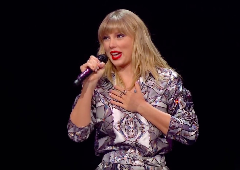 每年天貓雙11表演晚會也邀請許多明星助陣，今年成功邀請國際巨星 Taylor Swift的消息也讓表演晚會未演先轟動。