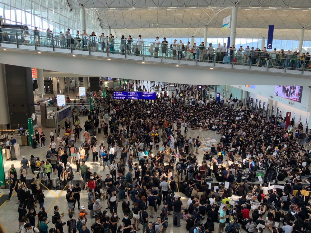 香港機管局日前公布最新數據,2019年首10個月,香港國際機場客運量按年減少2.2%(6080萬人次),尤其是來往中國內地和東南亞的客運量跌幅最為明顯。