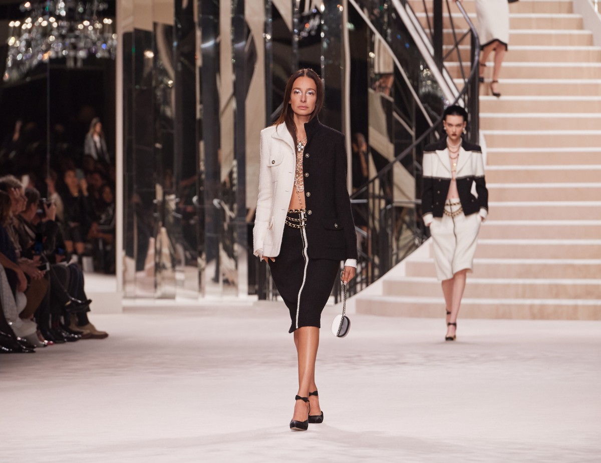 【時尚品味】CHANEL的鏡面迴旋樓梯!Virginie Viard如何回歸品牌初心?