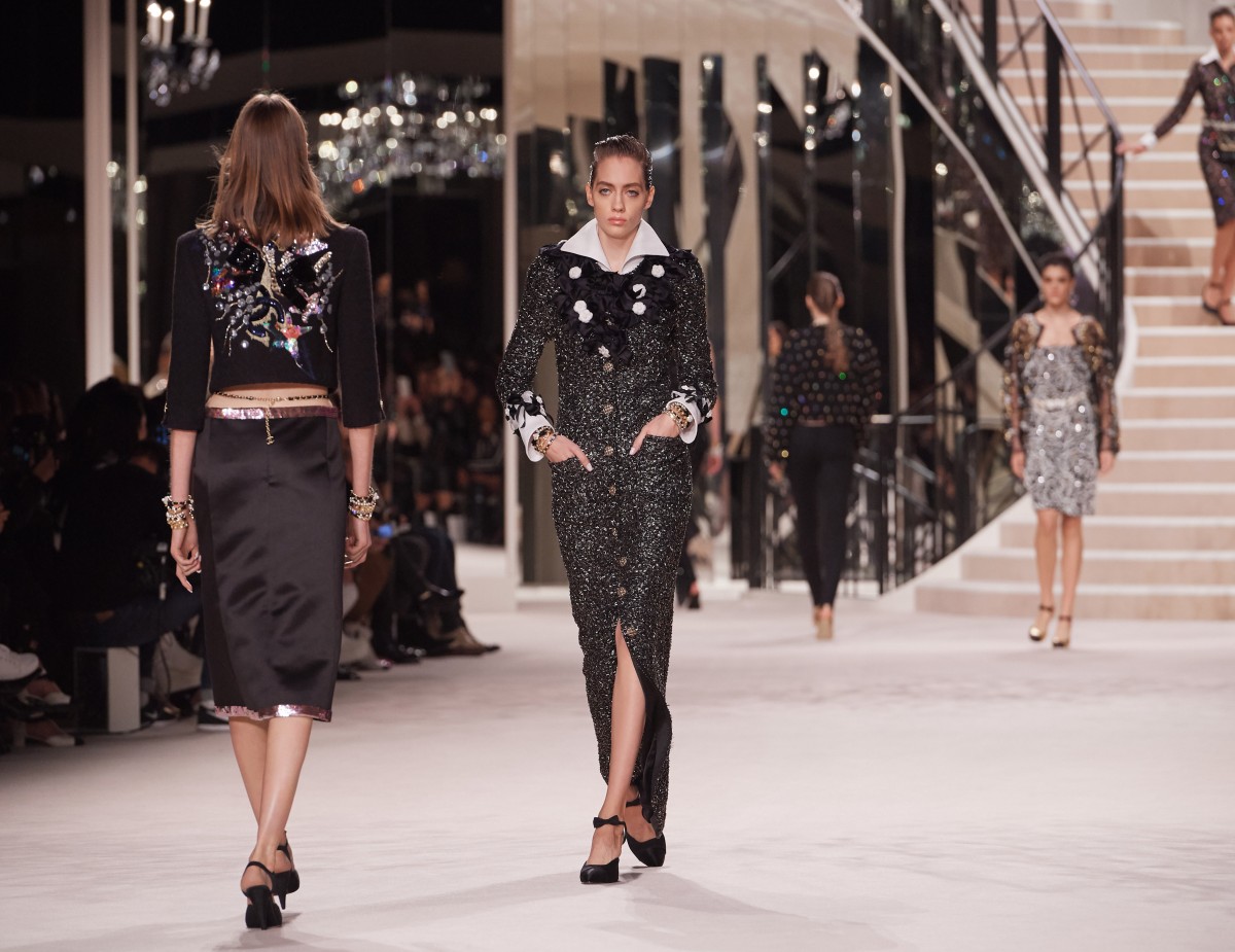 【時尚品味】CHANEL的鏡面迴旋樓梯!Virginie Viard如何回歸品牌初心?