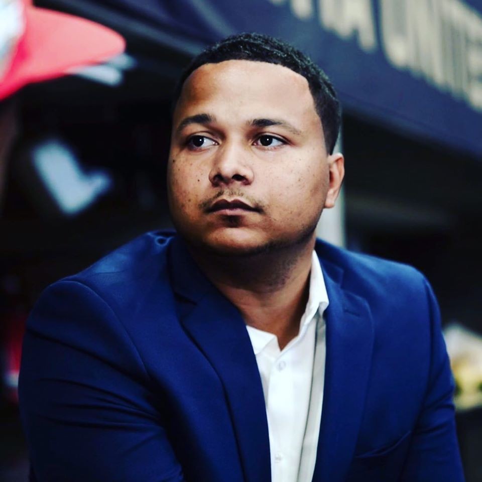 勵志故事】從小被稱「垃圾桶BB」，美國棄嬰30年後成千萬富翁！