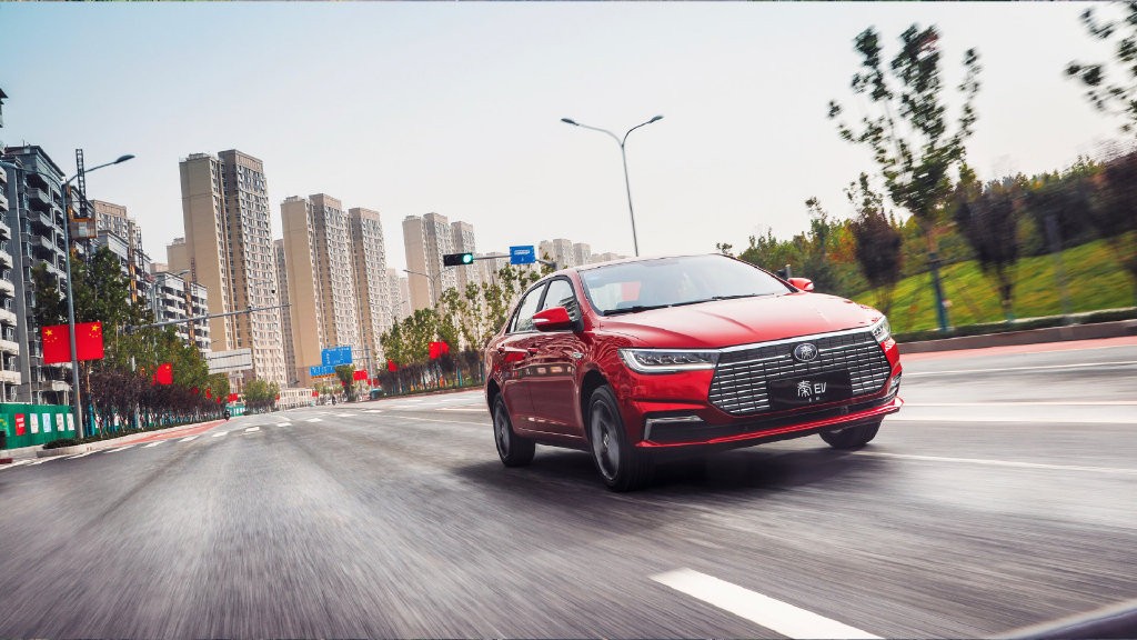 根據今年年中的報道,比亞迪已在美國售出超過300輛電動巴士,而且在蘭開斯特(Lancaster)開車工廠,發展順利。