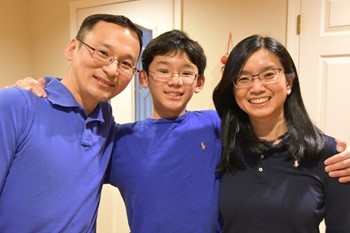 報道指,丹尼爾自小學習能力就超越同齡小孩,1歲就開始學習看字母;2歲就學會閱讀;10歲開始就開始踏入化學領域,也曾經贏得全國青年化學家挑戰賽的冠軍。