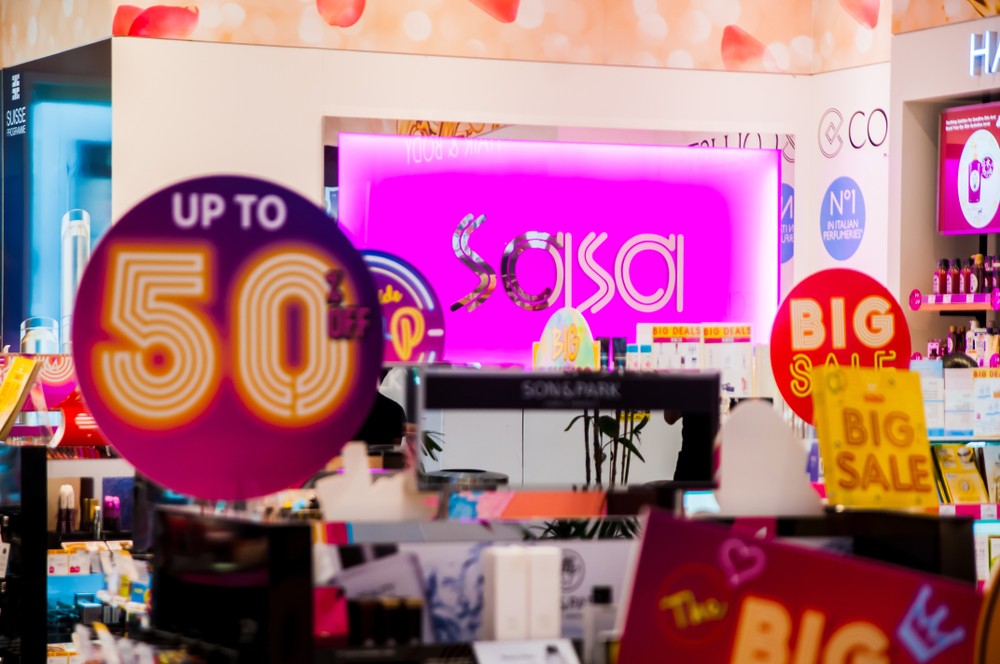 shutterstock_1051807754莎莎國際宣布全面關閉新加玻所有的22間分店。雖具體時間未定，但已有媒體指出，新加坡地區的特定莎莎分店目前正舉辦疑似「清貨」的促銷活動，部分商品折扣甚至高達70%。