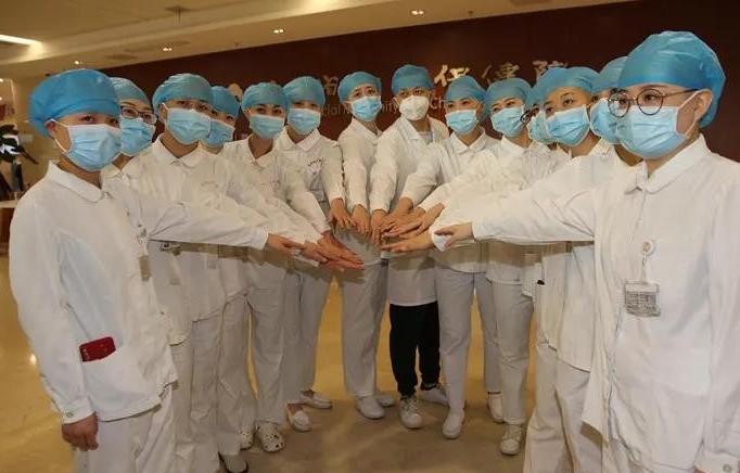 女護士 醫護人員 剃髮