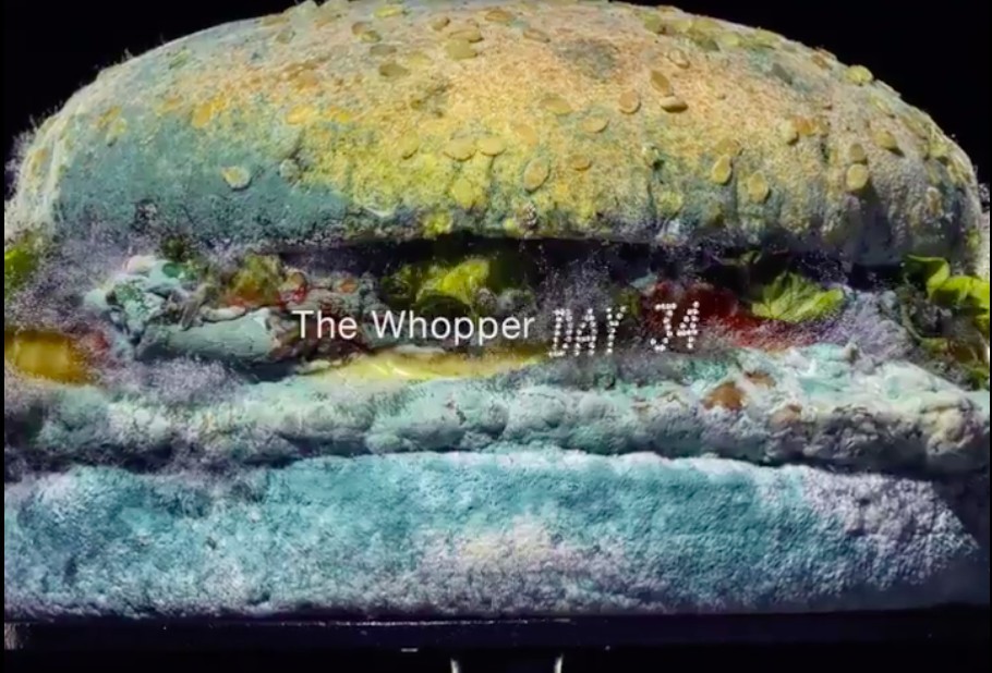 著名快餐連鎖品牌Burger King早前推出新廣告,用45秒的影片快速呈現一個漢堡發霉的過程,出人意外的行銷手法讓人感到好奇,卻也成功在網絡上引起大家討論:為什麼Burger King要用發霉漢堡打廣告?