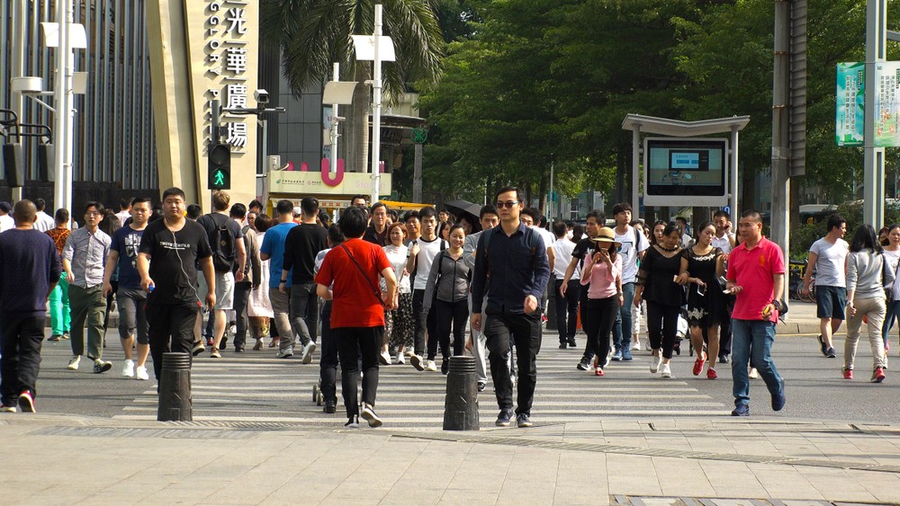 中國被外界稱為「監控世界之最」。當局向來廣泛使用閉路電視、人臉辨識等技術關注民眾的行為,預測至2022年,平均每2個人就會被一台監視器監視,隱私問題一直受到外界關注。