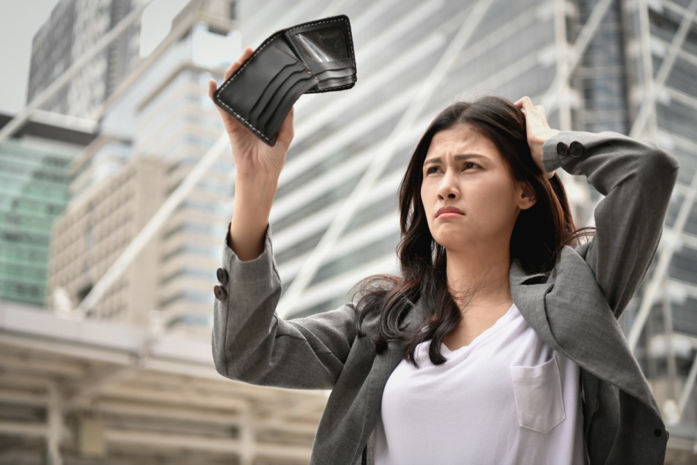 如果你都把全部的精神和時間投注在同一個收入來源,一旦公司或是公司出了狀況,將會對你造成巨大打擊!