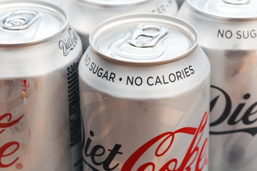 武漢肺炎疫情持續蔓延。可口可樂(Coca Cola,美股代號:KO)公司在日前發布的年度報告中提到,受到武漢肺炎疫情影響,製造飲料的原料在生產與出口方面皆出現延誤,進而影響「健怡可樂」(Diet Coke)的生產鏈。
