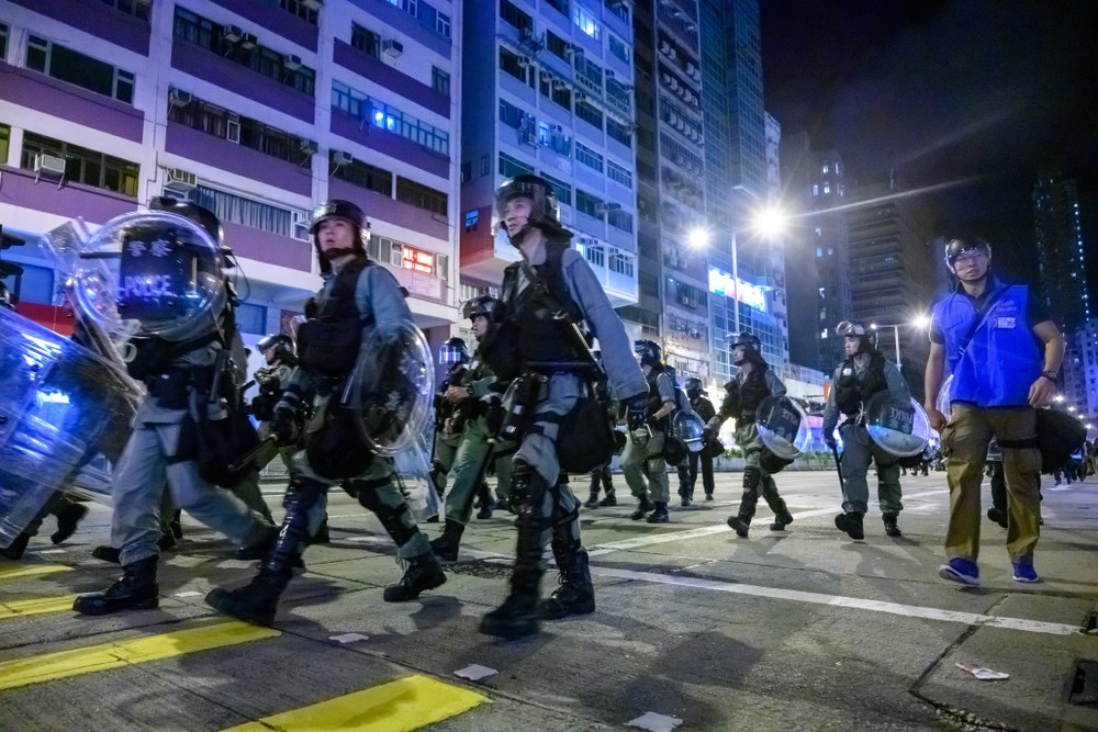 其預算開支增加主要原因之一為警隊職位增加,料警隊至明年3月將繼續增加人手,增加2542個非首長職位和1個首長職位。預計警隊人手將增至38406人。