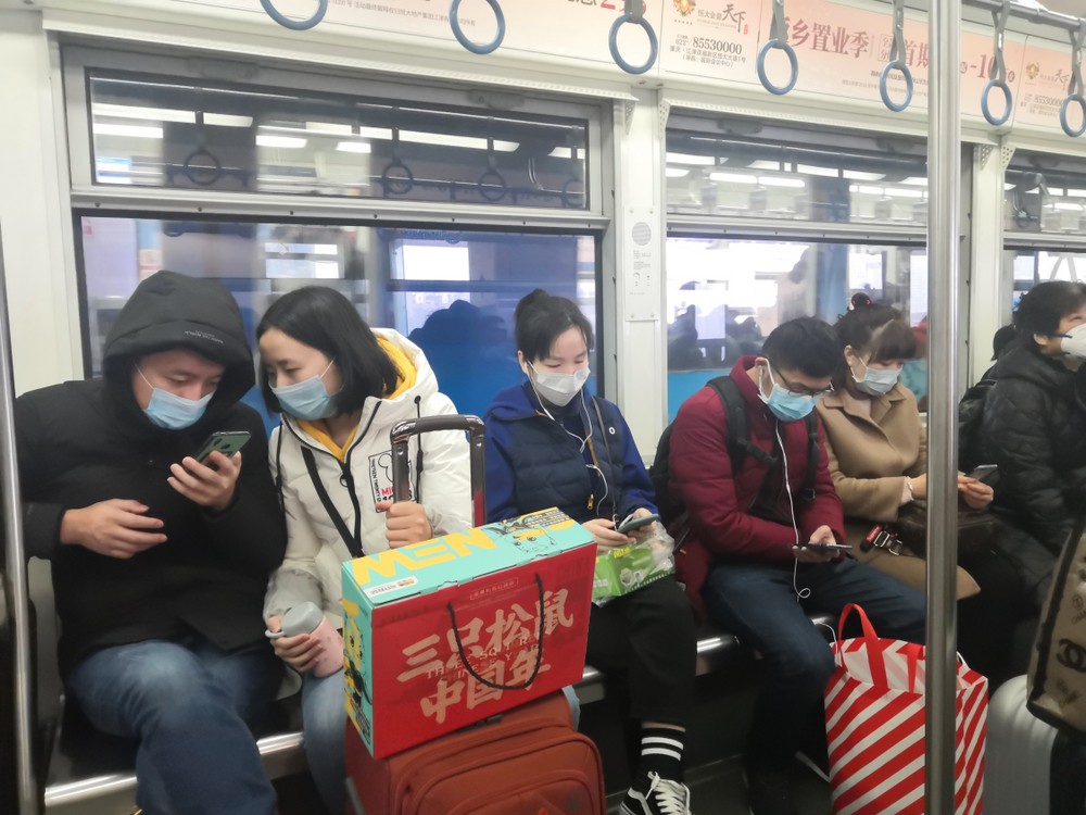 武漢肺炎確診人數不斷攀升。武漢肺炎的症狀從早前認知的發燒、咳嗽等。