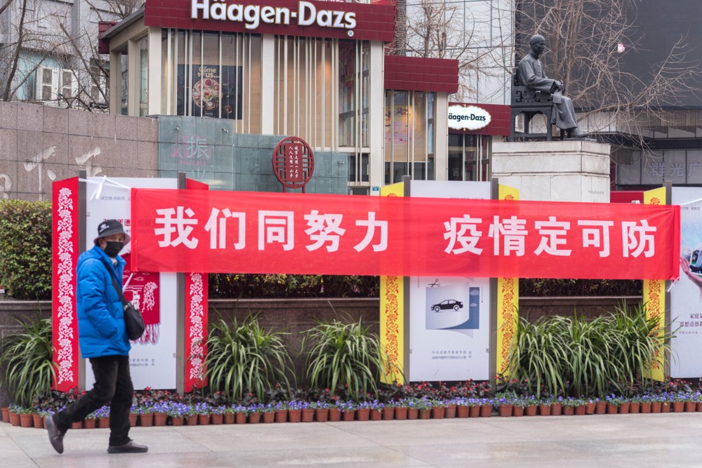 為了實行「早發現,早診斷,防止傳染他人」,湖北省黃岡市的新冠肺炎疫情防控工作指揮部日前宣布,發熱、咳嗽的民眾主動就診,就可獲得500元人民幣(約556港元)的一次性獎勵。
