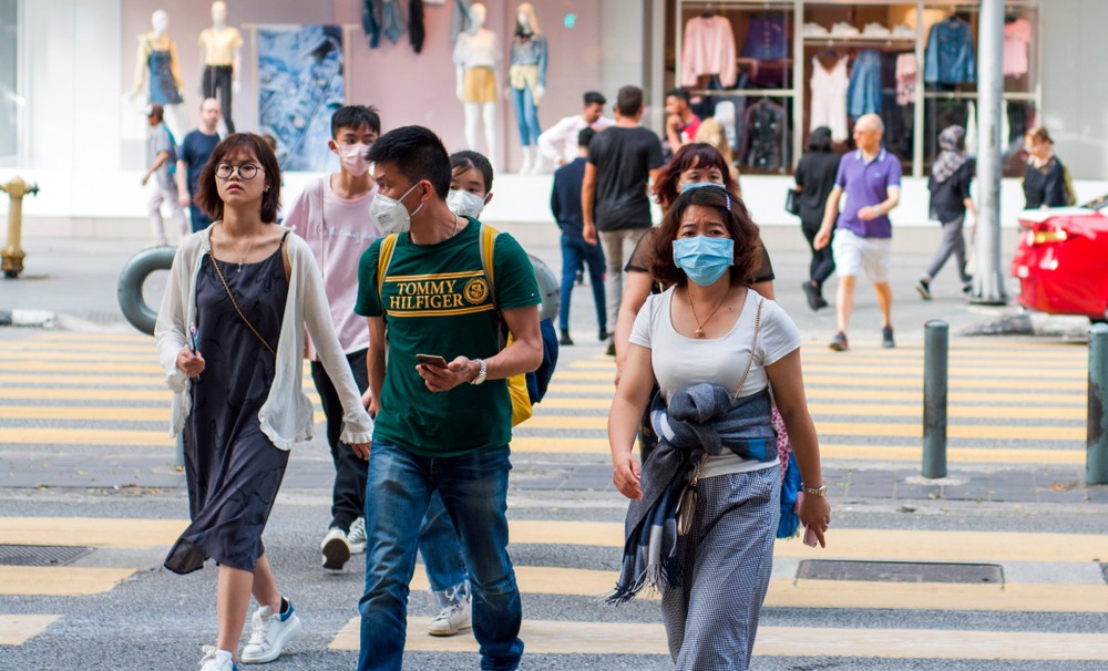 除了南韓以外,馬來西亞政府早前亦將口罩列入價格管制名單。當局表示將對抬高口罩、洗手液價格的商人採取執法行動,違法抬價者最高可囚3年。