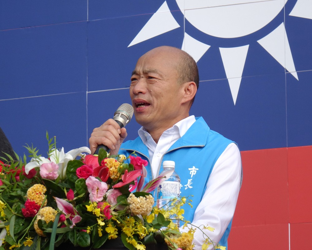 隨後,高雄市新聞局長鄭照新接受傳媒採訪時補充表示,「香港村」的想法其實已醞釀已久,更表示很多香港人有興趣搬到高雄。