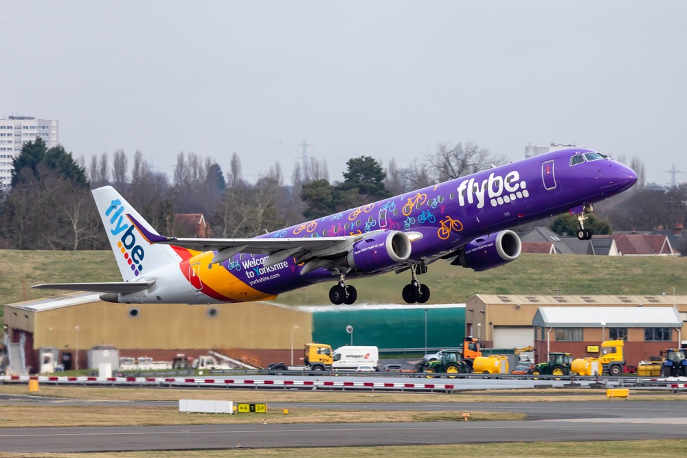 受疫情影響,英國廉價航空Flybe今天(5日)已正式宣布破產,即停飛所有航班。該公司透過聲明表示,該公司在英國時間周四凌晨3點進入破產程序,由安永會計師事務所即時接管Flybe航空。