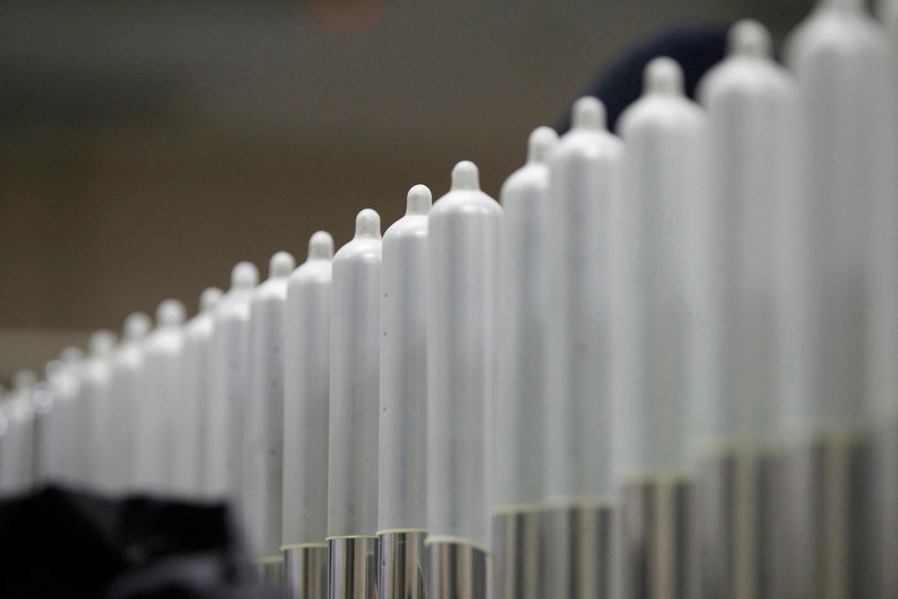 世界最大保險套製造商，杜蕾斯（Durex）安全套品牌代工製造商馬來西亞康樂公司（Karex Bhd）被迫停產，導致全球保險套、防疫用品橡膠手套供應全球告急。