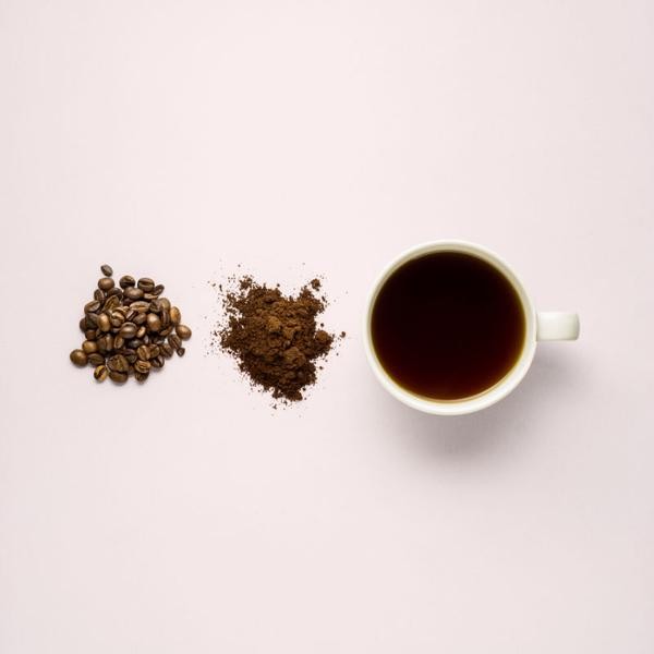 藍色經濟倡議者Gunter Pauli曾公開表示：「喝一杯咖啡，只讓0.2%的生物質產生價值，但剩餘的99.8％則成了咖啡渣，最後被丟棄」。