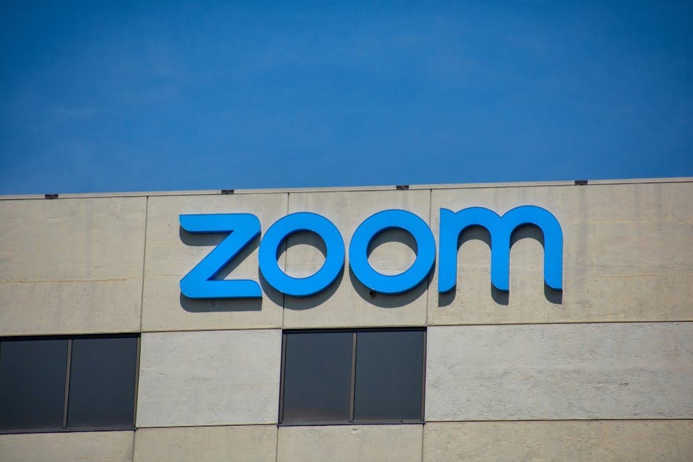 Zoom在過去三個星期裡,用戶人數大漲1億人,全球使用人數突破3億人,上升幅度達50%,今年來股價狂飆近150%。