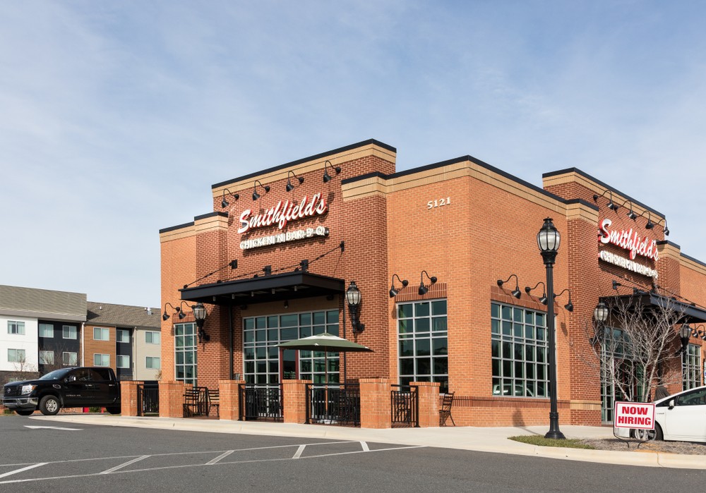 全球最大豬肉製造商史密斯菲爾德食品(Smithfield Foods)位於美國南達科他州的工廠發生大規模感染事件,共238員工感染新冠肺炎,史密斯菲爾德下令暫時關閉工廠至少2星期進行全面消毒。