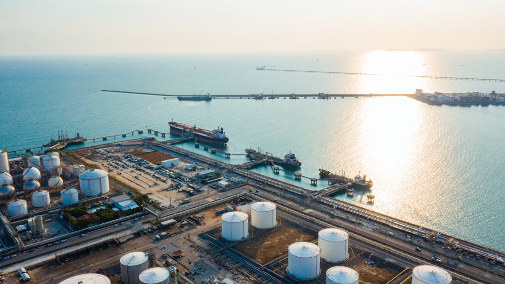 【油價下跌】趁對方炒燶期油「出手」？路透：中石化（386.HK）擬購興隆旗下碼頭股權