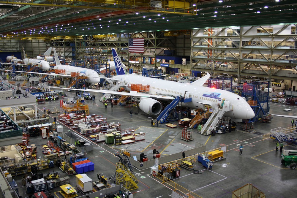 新冠肺炎持續蔓延,美國飛機製造商波音公司(The Boeing Company)日前宣布響應南卡羅萊納州長發布的居家避疫令,將於4月8日開始暫停該州工廠的所有787業務,華盛頓州生產基地停產期限也被無期限延長。